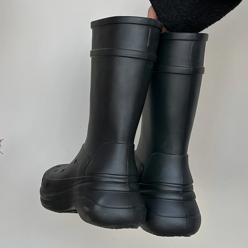Novo Em 2023 Calçados Meados de bezerro Mulheres Ocidentais Cunhas Botas de Deslizamento Em forma de Dedo do pé Redondo Senhoras Rainboots Calçado