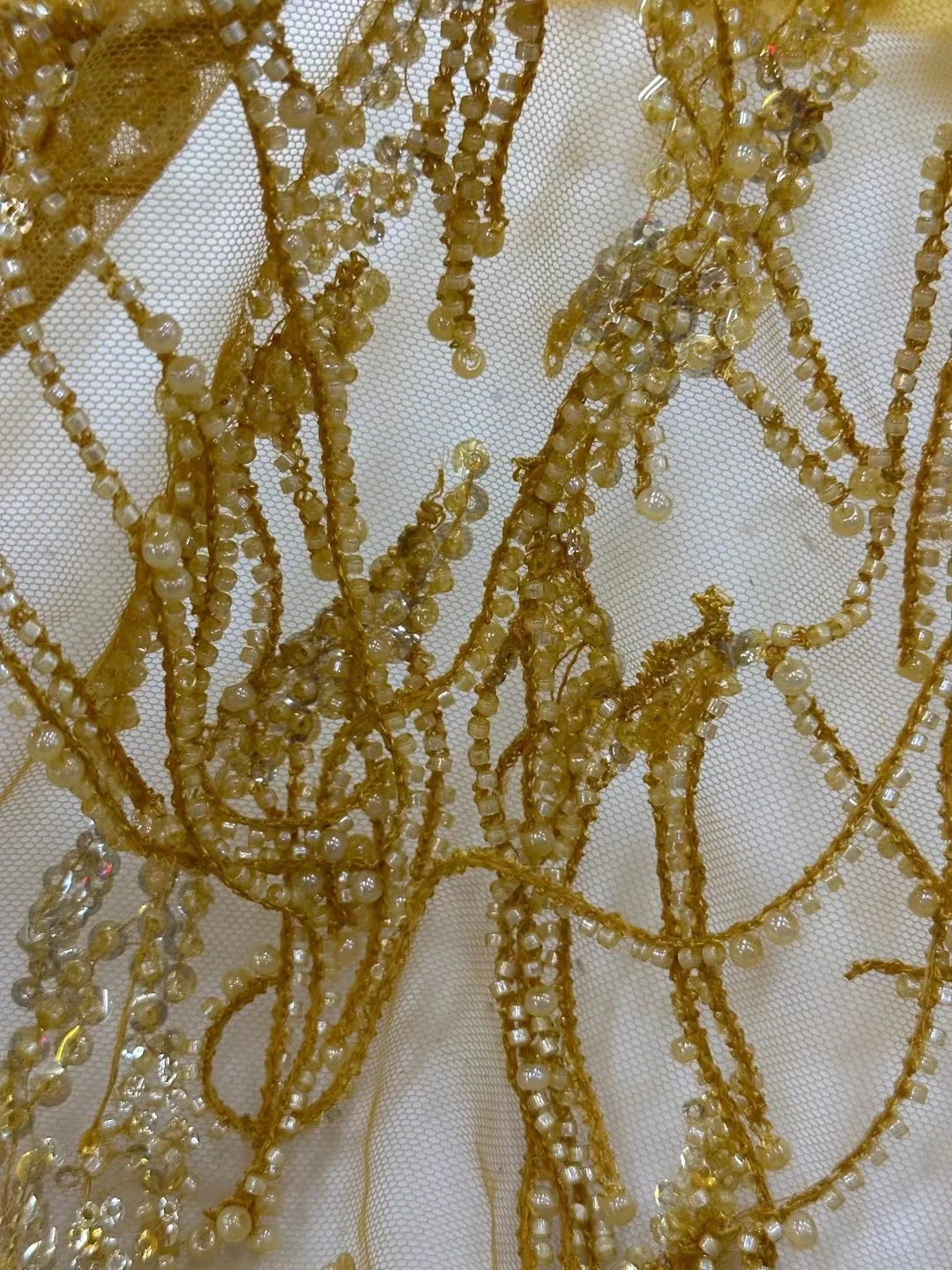Luxo Frisado Tecido De Renda Para As Mulheres De Noiva Branco Handmade Esferas De Cristal Glitter Sequência Francês Líquido De Costura Africana De Tule Com Paetês