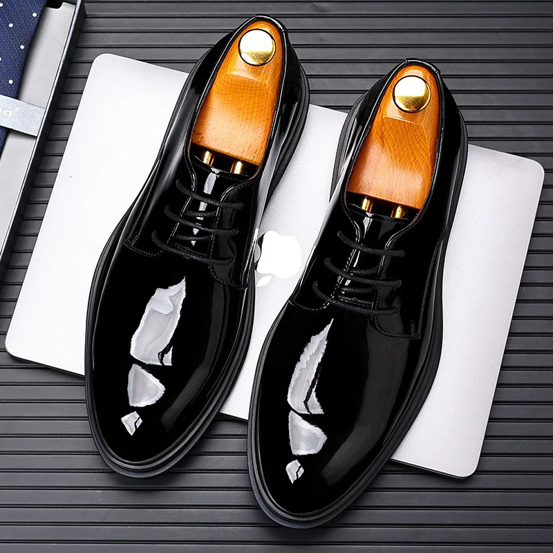 O coreano Couro de Patente Aumento de 8 cm de Salto de Sapatos para Homens Moda Casual Primavera, Outono Novo Designer Beira Homens Vestido de Sapatos de Homem