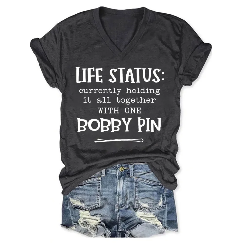 Rheaclots de Vida das Mulheres, Status, Segurando-Lo Junto Com Bobby Pin Impresso com decote em V Manga Curta T-Shirt