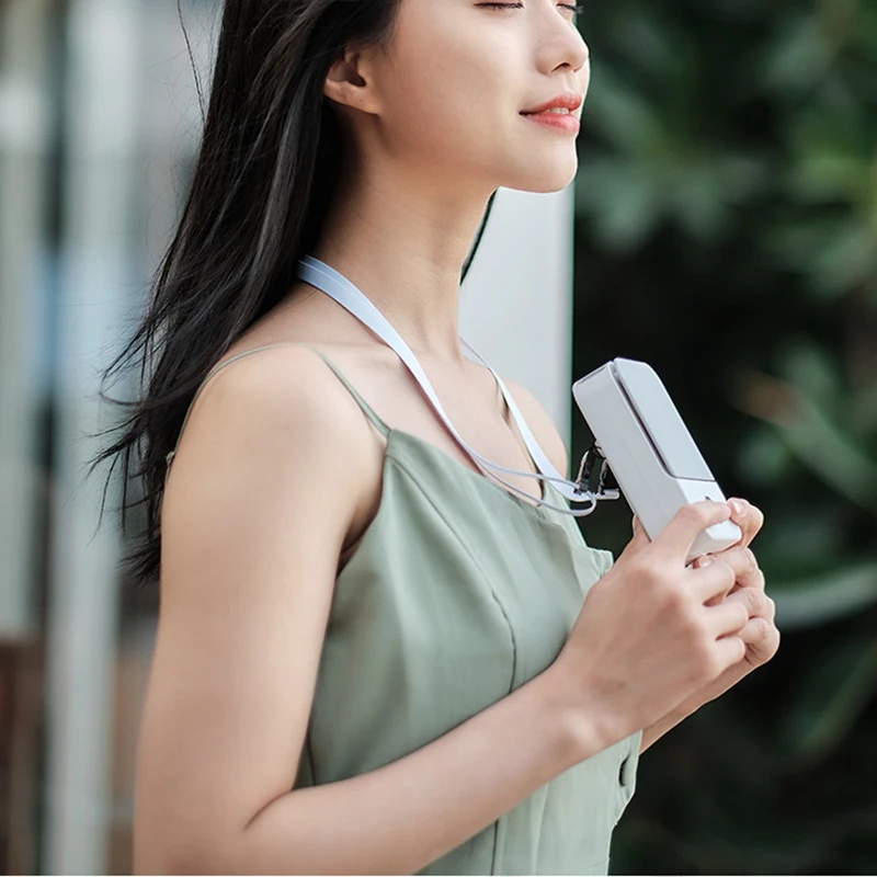 Mini Clip de Cintura para a Ventoinha para a Camisa, Pessoal Portátil Pescoço Fã com Display de Energia Restante, para Acampar ao ar livre(Branco)