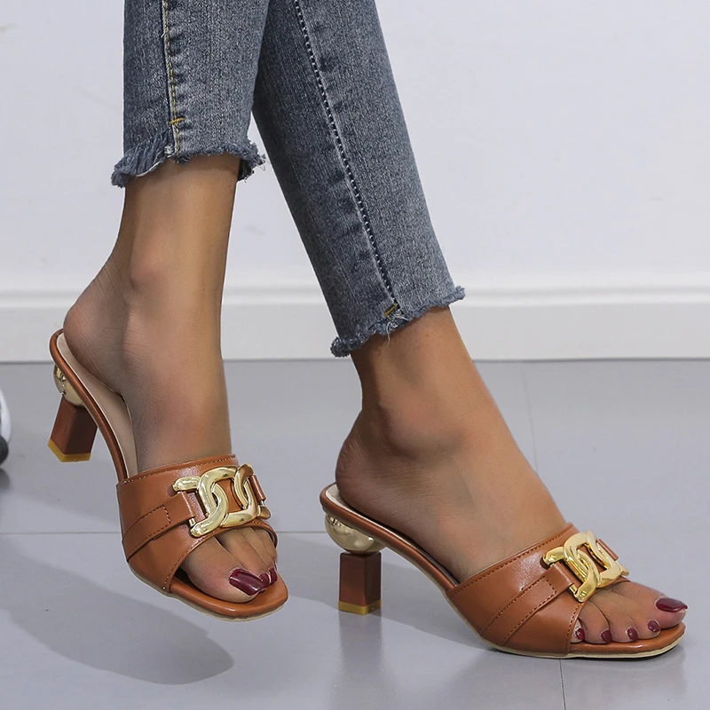 2023 nova Verão de Mulheres Chinelos, Sandálias, Sapatos Feminino, Metal Dourado Cadeia de Moda feminina Casual Slides Mulas Interior Zapato Mujer