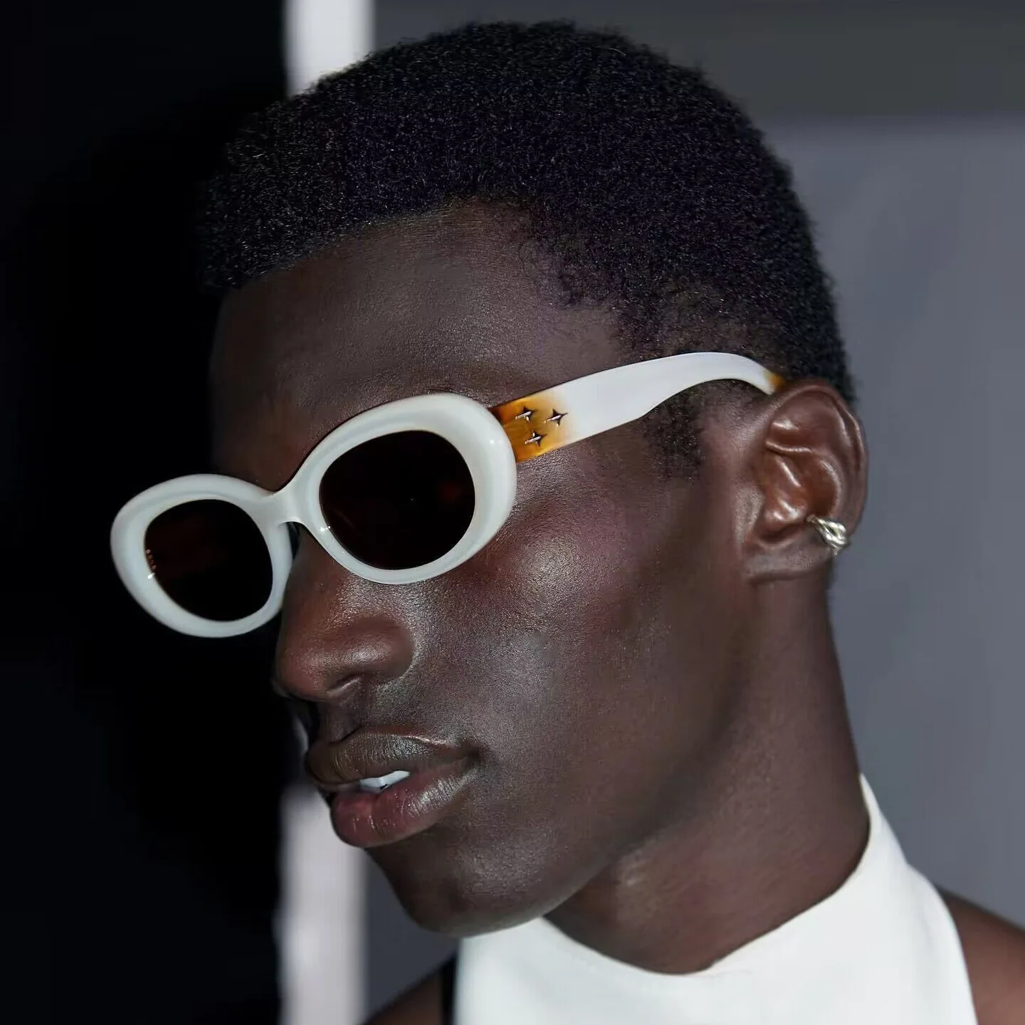 Retro Oval Óculos de sol das Mulheres os Homens Punk Óculos Y2K Acessórios Estrelas Rebite Óculos Feminino Tons Marca de Luxo Proteção UV Gafas